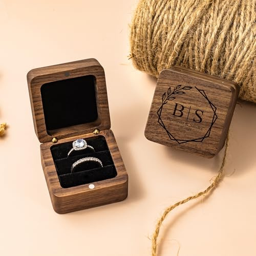 KEMEILA Personalisierte Hochzeit Ring Box, Verlobungsring Box mit 2 Schlitzen, quadratische hölzerne Hochzeit Ring Box, kleine Ring Box für Hochzeit, Vorschlag, Zeremonie