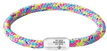 Mallorca Segeltau Armabnd | Regenbogenfarben | Magnetverschluss | Gravur Schriftzug Koordianten Kompass | Unisex | 6 cm Durchmesser | Stilvoll | Einzigartig | Paracord (21.00, Mallorca-Rainbow-02)