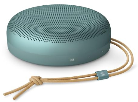 Bang & Olufsen Beosound A1(3rd Gen) – Kompakter, tragbarer Bluetooth Lautsprecher, wasserdicht nach IP67, C2C-Zertifiziert, 24 Stunden Akkulaufzeit, 3 Mikrofone für klare Gespräche - Eucalyptus Green