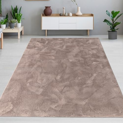 CARPETIA Kurzflor Teppich Felloptik Taupe mit Schimmer 140x200 cm | Samtweich, pflegeleicht, strapazierfähig und saugrobotergeeignet, OEKO-TEX geprüft, taupefarbene Felloptik mit Schimmer