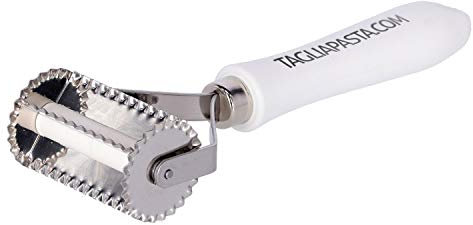 Corta pastas dentado a 4 rectángulos 28x56 mm, mango en ABS. Art.321