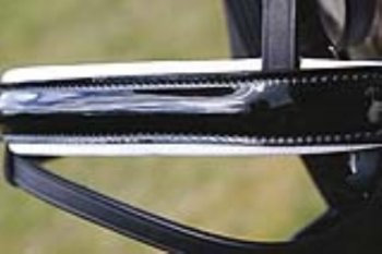 Hans Melzer Horse Equipment Reithalfter Hagen (Lack) schwarz engl. kombiniert weiß unterlegt, schwarz/weiß unterlegt, Vollblut