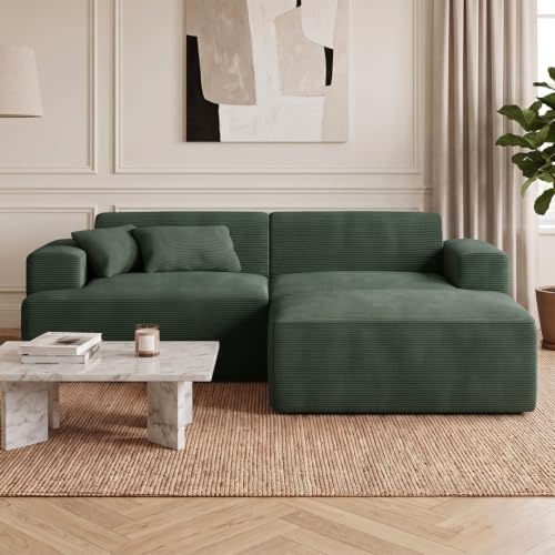 skølm Freki Cloud Couch aus Cord, 2-Sitzer Dunkelgrün, 2 Kissen, mit Hocker | L-Form Ecksofa, Vollschaumcouch mit Federkern & Vakuum-Kompression, 230 cm breit, kein Aufbau erforderlich, Wohnzimmersofa