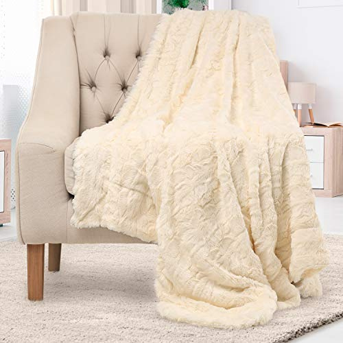 Everlasting Comfort Soft & Comfortable Ivory Faux Fur Throw Blanket for Couch - (50x65) Minky & Fluffy Fall Blankets & Throws, Plush Fuzzy Cover for Bed, Sofa & Living Room - Cozy Home Decor