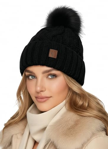 Baesics Bommelmütze Damen Herren - Zopfmuster Wintermütze Kunstfell Bommel | Mit flauschigem Pompon und weichem Fleecefutter, Größe ca. 54-58 cm, Strick aus der EU. Warm für Herbst, Winter und als