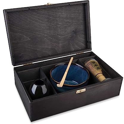 Teeladen Herzberg MAOCI Matcha Teeset Minwu Black Edition vierteilig mit Matchaschale, Matchabesen, Besenhalter und Matchalöffel - in edler Holz Box