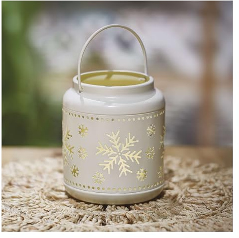 EMOS Dekorative Laterne mit LED Kerze, Metall-Laterne mit Winter-Motiv, Vintage Design und Flammeneffekt, IP20 für Innen, Batteriebetrieben (3x AAA), 10000 Stunden, Warmweiß, Weiß