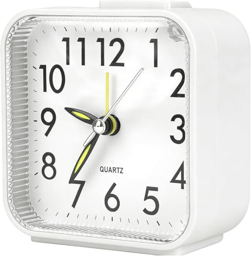 Xiangbhalla Silent Analog Alarm Clock Vintage Design, Non-Ticking Bedside Clock with Snooze and Night Light, Battery Operated Small Travel Alarm Clock