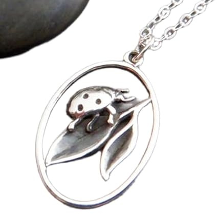 Collier coccinelle sur feuille en argent sterling 925. Breloque insecte. Puceron des jardins. Pendentif randonneur nature. Porte-bonheur. Bijou cadeau jardinier | Avec chaîne de 45 cm | Plaqué