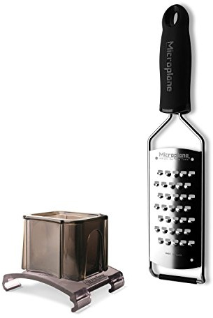 Microplane Gourmet Serie 45000 - Küchenreibe extra grob 45008 + Fingerschutz 45057 (Edelstahl, silver)