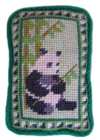 The Fei Collection Nadelkissen-Set mit Panda-Nadelspitze.