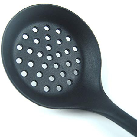 Tnfeeon Cucchiaio per Schiumarola in Silicone, Silicone Premium con Manico Lungo e Foro per Appendere per Filtrare Verdure e Olio, Utensile da Leggero per Mestolo (BLACK)