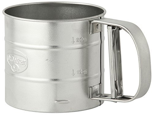 Dr. Oetker Einhand-Mehlsieb Ø10,5, zum gleichmäßigen und feinen Bemehlen und Bestreuen, sichere Einhand-Bedienung, 350g Füllvolumen, einfache Handhabung, (Farbe: Silber), Menge: 1 Stück