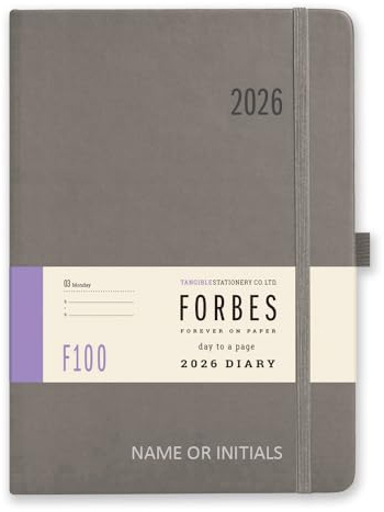 2026 Terminplaner - Tangible Stationery Co. Ltd - Forbes – A5 – Tag pro Seite mit Terminen – 80 g/m² elfenbeinfarbenes Papier – Gummibandverschluss – Personalisierte Version - Grey
