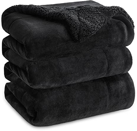 BEDSURE Sherpa Kuscheldecke Flauschig 220x240 - Sofadecke, Schwarz | Dicke Wolldecke, Weich Tagesdecke, Geschenke für Frauen, Warm Wohndecke für Couch, Schlafzimmer & Wohnzimmer,Waschbar