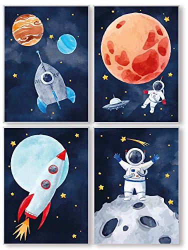 Pandawal Kinderzimmer Deko Junge und Mädchen Bilder Astronaut/Planeten Raketen 4er Poster Set Weltraum Kinder/Babyzimmer (T11) DIN A4 groß