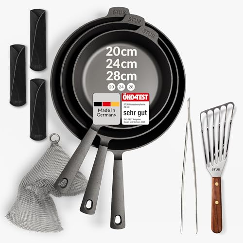 STUR Pro-Set Gusseisenpfanne 20/24/28 cm, 3x Griffschutz & Pfannenwender | Cast Iron Pan Set, Ringreiniger Edelstahl, Kochpinzette, kratzfest, Antihaft-Beschichtung, alle Herdarten, Made in Germany