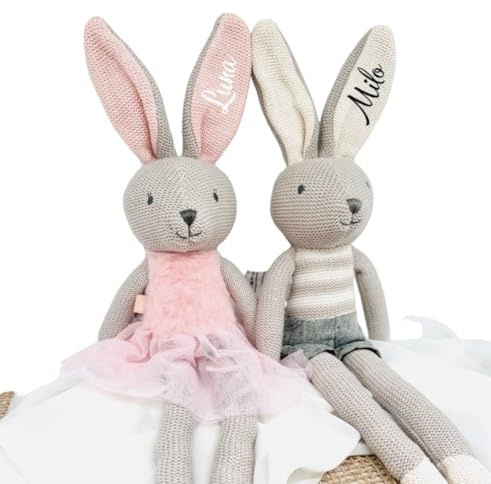 Gestricktes Kuscheltier Hase personalisiert – Zauberhaftes Geschenk für Babys & Kinder – Junge oder Mädchen, Rosa – Mit Namen Bedruckt – Perfekt für Geburt, Taufe & Geburtstage