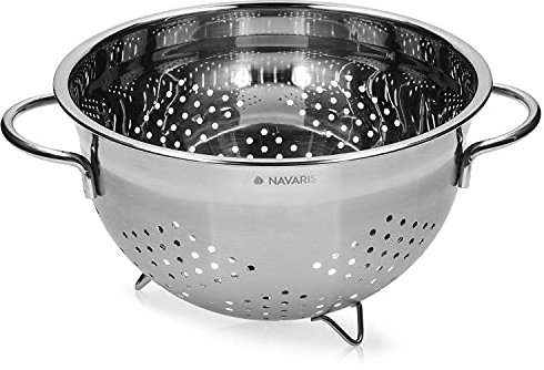 Navaris Nudelsieb Edelstahl rostfrei groß - Ø24cm Seiher mit Füßen - Abtropfsieb Abgiesser Abgießsieb - Abschütthilfe aus Metall