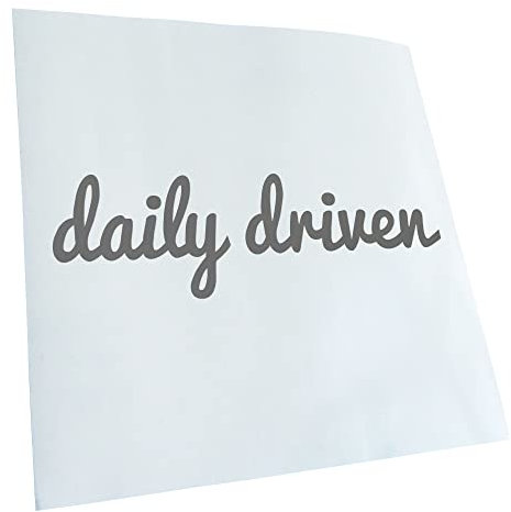 Kiwistar - Autoaufkleber - Grau - 30x9cm daily driven - Heckscheibe Auto Aufkleber wetterfest für Kfz LKW Mofa Truck - Sticker außen selbstklebend Tuning Zubehör für Fenster Fahrzeug Scheibe