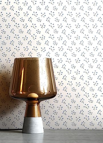 Newroom Vliestapete Blau Blumentapete Floral Landhaus Schlafzimmer | Kleine gestreute Blütenzweige, kühler weißer Fond, matte glatte Struktur, Vintage Skandi-Stil, Mustertapete Wohnzimmer