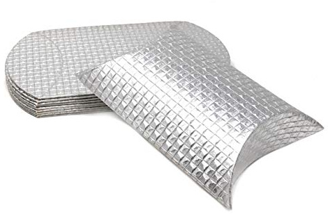 Pillowbox Kissen-Schachtel Faltschachtel, Geschenkbox aus Papier Geschenkschachtel mit erhabenem, quadratischem Muster (10x Silber – 16 x 10,5cm) | Quadratische Musterprägung, stabile Faltschachtel aus Papier, Geschenkbox für Hochzeit Geburtstag Feier, schnelle Montage