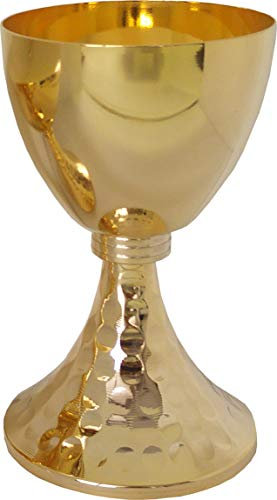 Cáliz sagrado de metal dorado