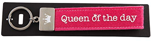 Depesche 4298-016 Schlaufen Schlüsselanhänger aus Filz, mit graviertem Metallabschluss und kultigem Aufdruck, Queen of The Day, rosa, ca. 17 x 3 x 1 cm