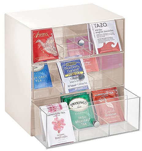 mDesign Aufbewahrungsbox für Teebeutel, Kaffeepads, Zucker usw. – kompakte Teekiste aus Kunststoff mit 27 Fächern – Küchen Organizer mit 3 Schubladen – Creme und durchsichtig