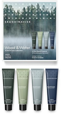 Skandinavisk Wood & Water Geschenkset mit 4 Mini-Handcremes. SKOG 'Wald', FJORD, ØY 'Insel' and HAV 'Meer'. Vegane Formel, 30 ml x 4.