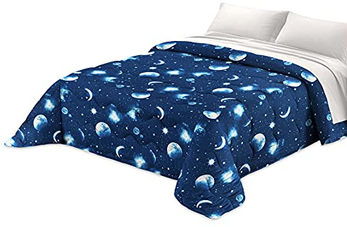 Tata Home Trapunta Invernale Piazza Mezza Imbottita 300 gr/mq Piumone Caldo 210x260 cm Fantasia Pianeti Stelle Luna Made in Italy MOD. Universo Colore Blu Notte
