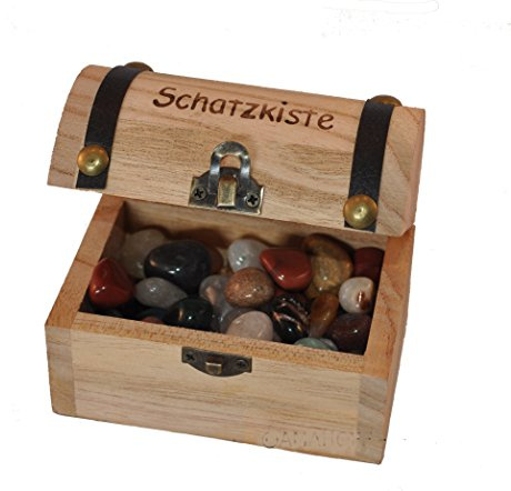 AMAHOFF Schatzkiste mit Aufdruck - inkl. Edelsteine (2-3cm) - nachhaltiges Plantagenholz - robust & stabil