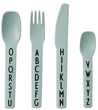 Design Letters Eat & Learn Tritan Besteck für Baby und Kinder, 4 stck. (Grün) - BPA-frei, BPS-frei und EA-frei, mit A-Z-Alphabet-Druck, Drop-safe, spülmaschinenfest