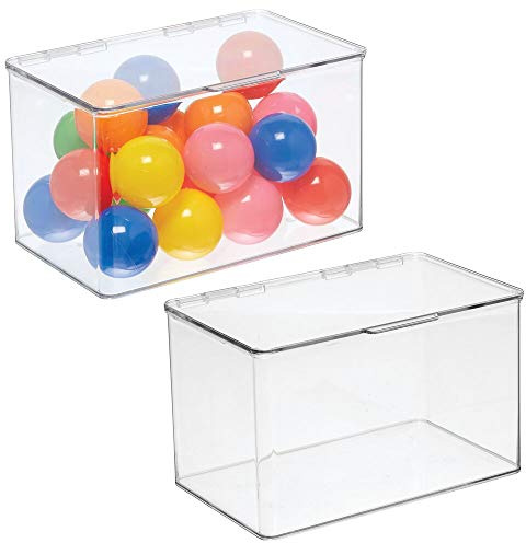 mDesign Set da 2 Porta giochi con coperchio – Contenitori giochi accatastabili per la stanza dei bambini – Contenitore portagiochi pratico in plastica – trasparente