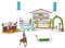Schleich 42440 - Set da gioco con torneo dell'amicizia, 2 personaggi, 2 cavalli, 1 recinto, 1 box cavalli, 4 ostacoli, punto premiazione