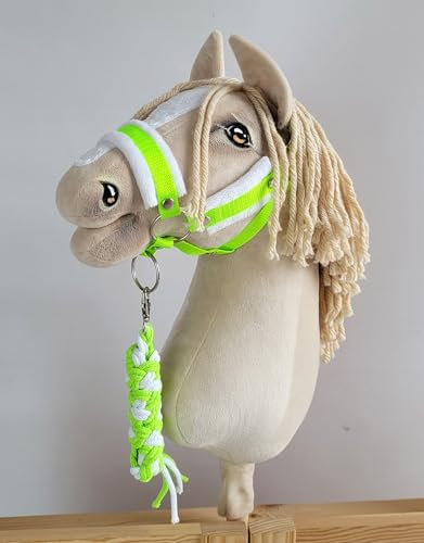 Hobby Horse Set: Kante A3 mit weißem Fell + Strick - neon-green/weiß
