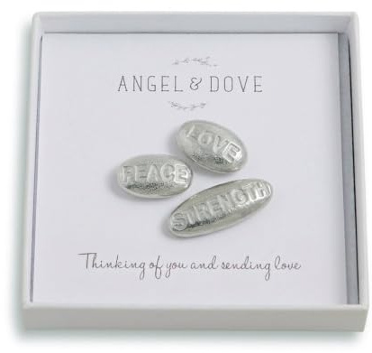 Angel & Dove Lot de 3 galets en étain « Peace, Love, Strength » avec sac et carte