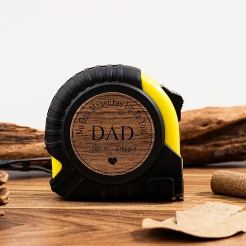 Mètre ruban personnalisé pour papa, cadeau de fête des pères pour papa, cadeau de Noël ou d'anniversaire pour papa, personne ne mesure à la hauteur de vous, cadeau d'outil, cadeau de menuisier (noir))