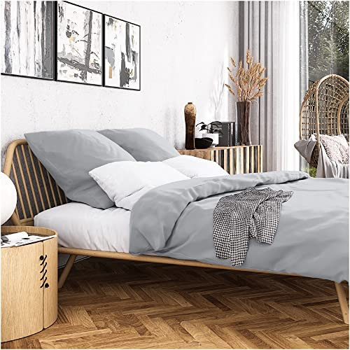 Wolkenfeld Satin Bettwäsche 135x200 4teilig - 100% Baumwolle - Traumhaft weiches Mako Satin - Bettwäsche-Set - 2X Bettbezug 135 x 200 + 2X Kissenbezug 80x80 - Hellgrau