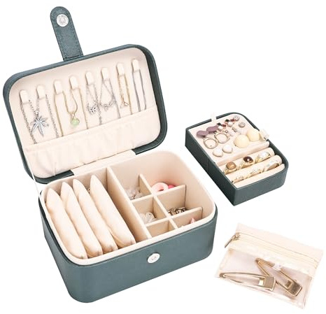 Boxudeli 2 Ebenen Schmuckkästchen mit 4 Schmuckbeuteln aus Samt, großer Reise Schmuckkästchen Klein, mittelgroße Schmuckaufbewahrungsbox, tragbare Schmuckschatulle aus PU-Leder für Damen (Dunkelgrün)