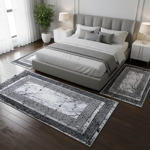 Tris Tappeti Camera da Letto Design Greca Marmorizzato – Set 3 Pezzi (1 Fondo Letto 80x150 + 2 Laterali 60x110) – Morbido Polipropilene, Antiscivolo, Facilmente Lavabile – Colori Grigio/Nero Moderno
