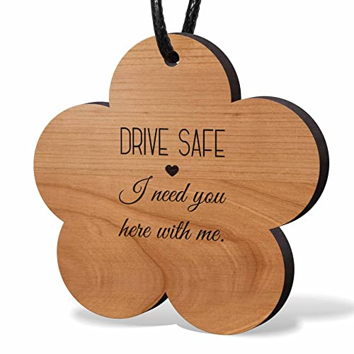 Personalisierter Autospiegel Anhänger Blume - Rückspiegel Anhänger aus echtem Holz mit eigener Gravur - Autozubehör Innenraum Deko - Spiegelanhänger Autoanhänger als Autodeko innen für Frauen & Männer