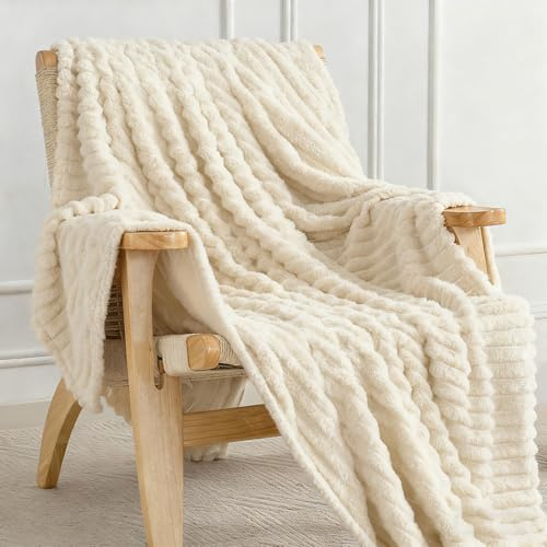 CELESTA Warme Kuscheldecke Beige Flauschig Decke 220x240 - weiche Fleecedecke Flanell Decke als Couch Überwurf für Sofa Bett Schlafzimmer, Wohndecke Kuschelig Einfarbig Blanket
