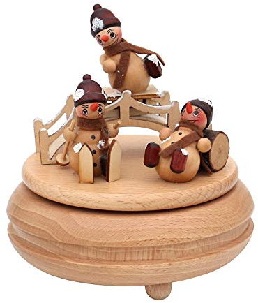 Dekohelden24 Holzspieldose mit lustigen, sitzenden Schneemannfiguren, Melodie: Leise rieselt der Schnee, ca. 13 x 13 x 16 cm.