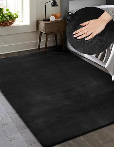 Mia´s Teppiche Luna kuschelig Warmer Fellteppich, weich und elegant, waschbar und Fußbodenheizung geeignet, Öko-Tex Zertifiziert, Schwarz, 160 x 220 cm