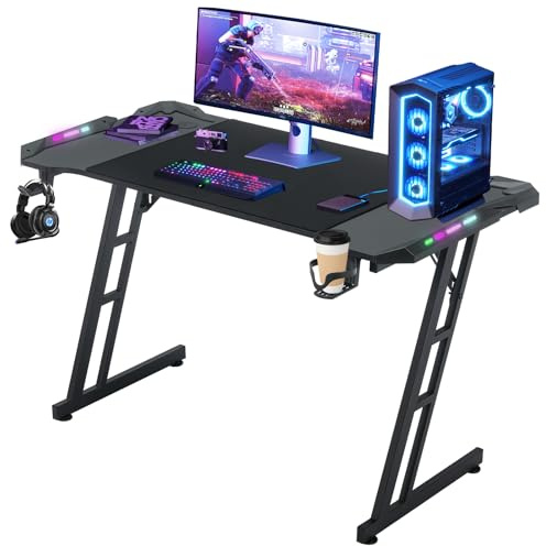 Gamer Tisch 140x60cm，Z-Frame Gaming Schreibtisch，Computertisch PC mit Getränkehalter,Kopfhörer Haken，Kohlefaserbeschichtung，Stabiler PC Schreibtisch Ergonomischer für Home Office，Gaming Tisch，Schwarz