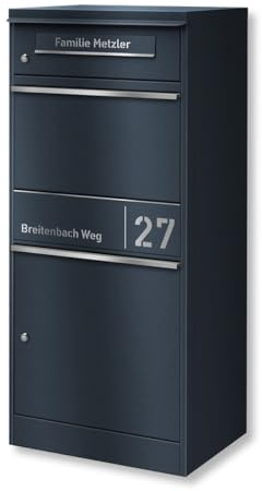 Metzler Paketbox draussen groß in Anthrazit - Briefkasten mit Paketfach personalisiert mit Gravur - Standbriefkasten mit Edelstahl Namensschild pulverbeschichtet in RAL 7016 rostfrei und massiv