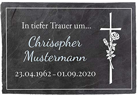 wandmotiv24 Schiefertafel Trauer, Gedenktafel Verstorbene Querformat 30x20cm Personalisiert Name + Datum, Trauerspruch + Bildmotiv Kreuz, Digitaldruck, Witterungsbeständig, Naturprodukt