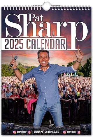 The Calendar King - Pat Sharp – Offizieller Wandkalender 2024 – A4 Größe – Weihnachten/Geburtstag/Zurück in die 80er Jahre/lustiges Haus/Geschenkidee/Geschenk/Neuheit/Wichtel/Jahresplaner/Bürogeschenk