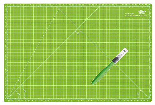 WEDO 7852199 Cutter Skalpell Comfortline mit Softgriff inklusive 5 Ersatzklingen und Schutzkappe, apfelgrün/schwarz im Set mit Schneidmatte 60x45cm